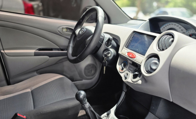 Toyota ETIOS XS  1.3 Flex 16V 5p Mec. 2013 Flex-2