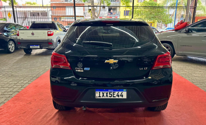 GM - Chevrolet ONIX HATCH LT 1.4 8V FlexPower 5p Mec. 2018 Flex-3