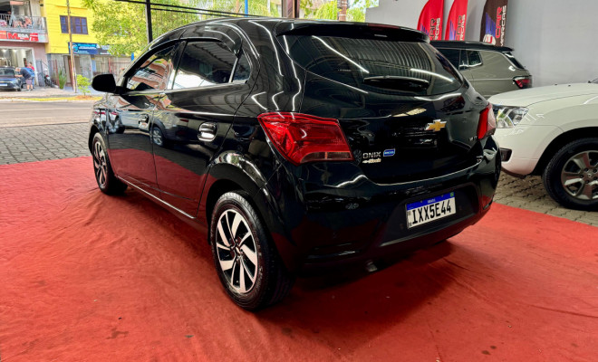 GM - Chevrolet ONIX HATCH LT 1.4 8V FlexPower 5p Mec. 2018 Flex-2