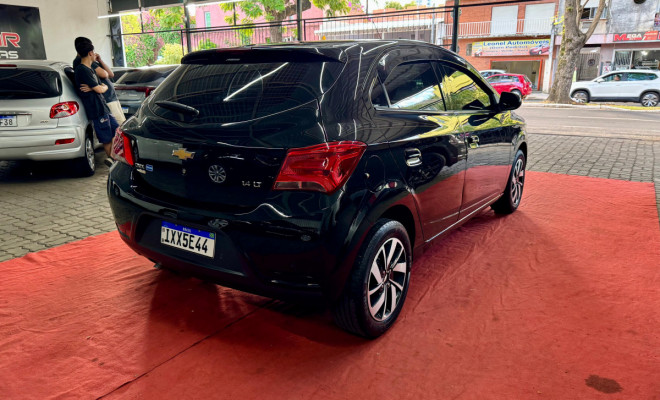 GM - Chevrolet ONIX HATCH LT 1.4 8V FlexPower 5p Mec. 2018 Flex-4