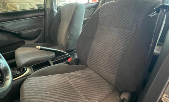 Honda Civic Sedan LX 1.7 16V 115cv Mec. 4p 2001 Gasolina-8