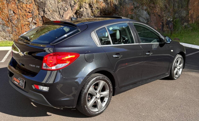 GM - Chevrolet CRUZE HB Sport LTZ 1.8 16V FlexP. 5p Aut 2013 Flex-9