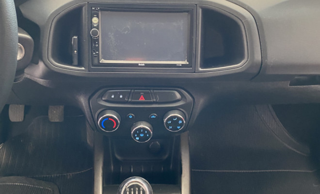 ONIX HATCH LT 1.0 Mec 2013-10