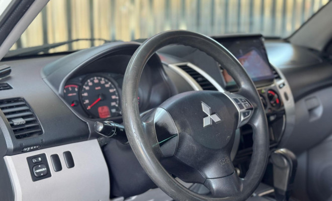 Mitsubishi Pajero DAKAR HPE 3.2 4x4 T.I Dies 5p Aut 2013 Diesel-5