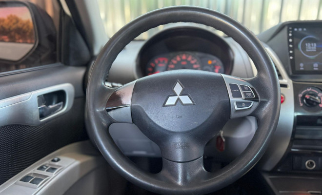 Mitsubishi Pajero DAKAR HPE 3.2 4x4 T.I Dies 5p Aut 2013 Diesel-9