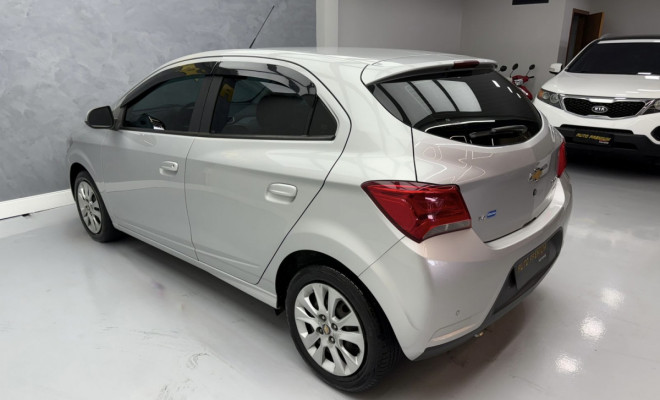 GM - Chevrolet ONIX HATCH LT 1.4 8V FlexPower 5p Mec. 2017 Flex-0