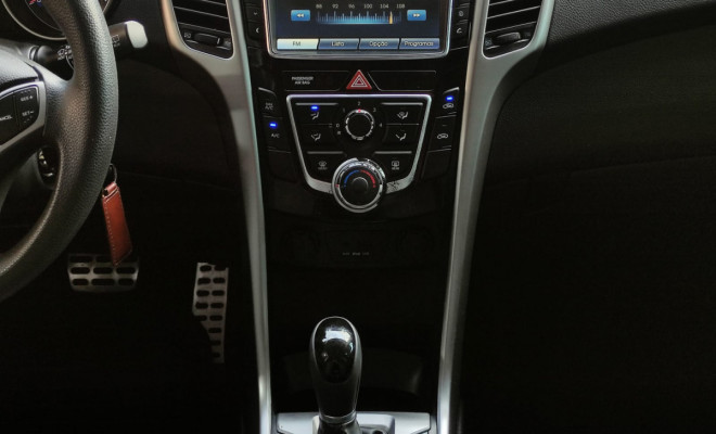 Hyundai i30 1.8 16V Aut. 5p 2013 Gasolina-8