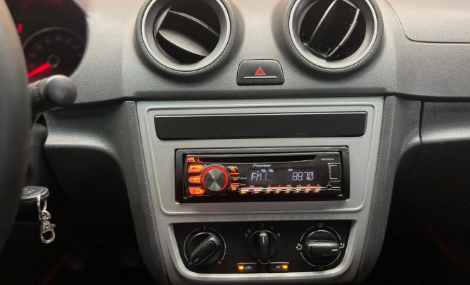 VW - VolksWagen Gol (novo) 1.0 Mi Total Flex 8V 4p 2013 Flex-8