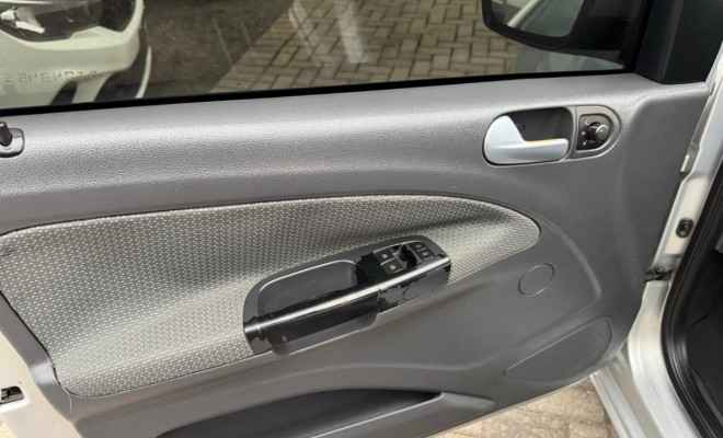 VW - VolksWagen Gol (novo) 1.6 Mi Total Flex 8V 4p 2013 Flex-12