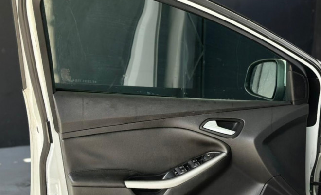 Ford Focus 1.6 S/SE/SE Plus Flex 8V/16V  5p 2015 Flex-11