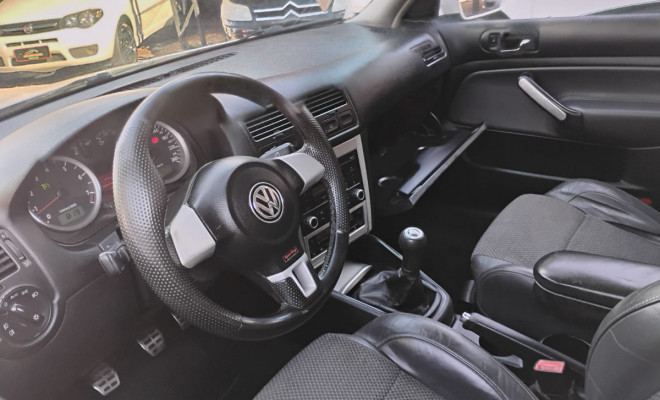 VW - VolksWagen Golf 2.0/2.0 T. Flex Mec.(Black & Silv) 2011 Flex-3