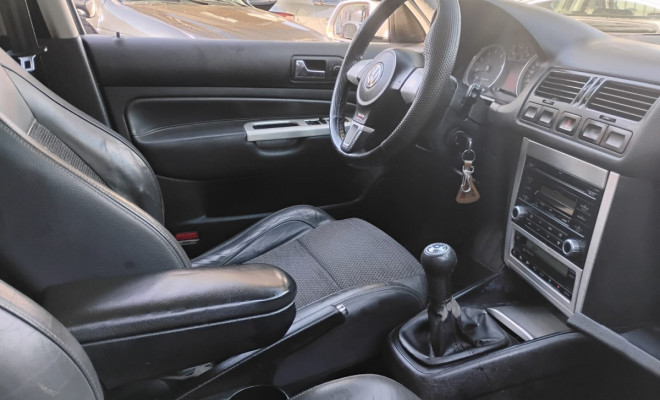 VW - VolksWagen Golf 2.0/2.0 T. Flex Mec.(Black & Silv) 2011 Flex-5