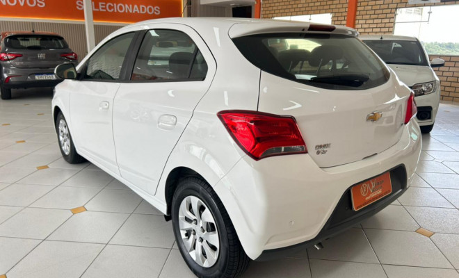 GM - Chevrolet ONIX HATCH LT 1.0 8V FlexPower 5p Mec. 2019 Flex-4