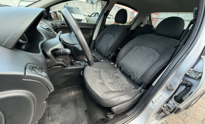 Peugeot 207 XR Sport 1.4 Flex 8V 5p 2010 Flex-6