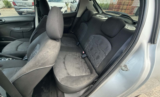 Peugeot 207 XR Sport 1.4 Flex 8V 5p 2010 Flex-7