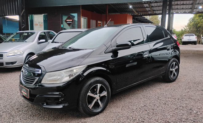 GM - Chevrolet ONIX HATCH LT 1.0 8V FlexPower 5p Mec. 2013 Flex