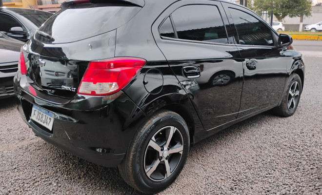 GM - Chevrolet ONIX HATCH LT 1.0 8V FlexPower 5p Mec. 2013 Flex-1