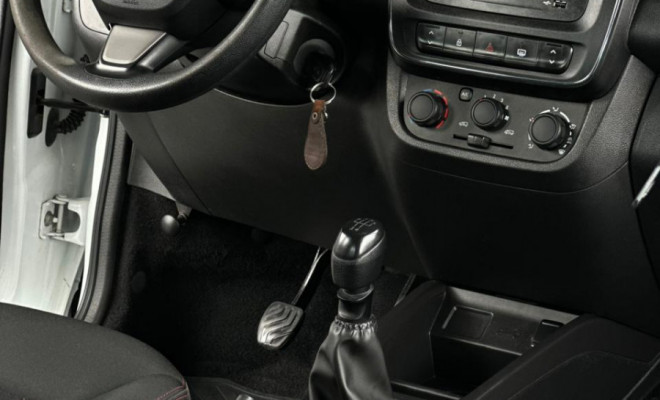 Renault KWID Zen 1.0 Flex 12V 5p Mec. 2024 Flex-6