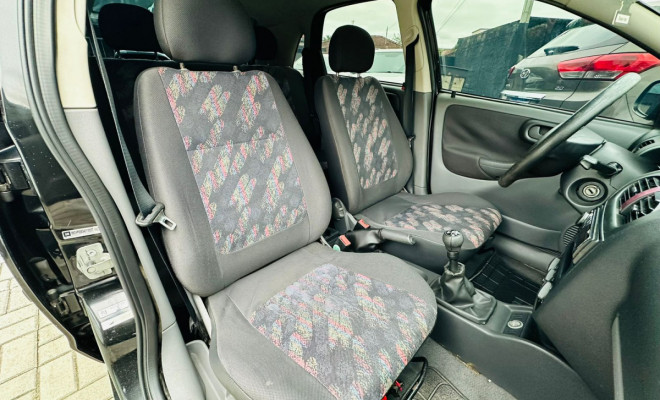 GM - Chevrolet Corsa Hatchback 1.0 MPFI 8V 71cv 5p 2004 Gasolina-7