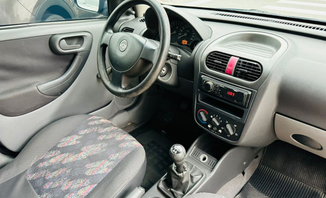 GM - Chevrolet Corsa Hatchback 1.0 MPFI 8V 71cv 5p 2004 Gasolina-6