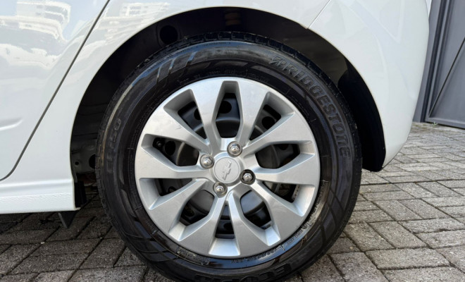 GM - Chevrolet ONIX HATCH LT 1.4 8V FlexPower 5p Mec. 2018 Flex-8