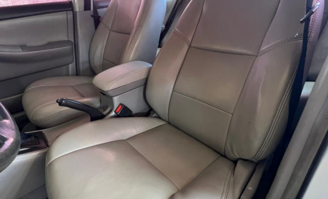 Toyota Corolla XLi 1.6 16V 110cv Mec. 2006 Gasolina-8