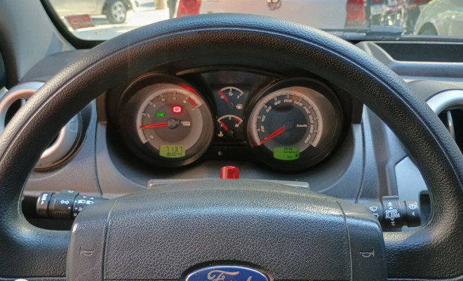 Ford Fiesta Sedan SE 1.6 16V Flex 4p 2013 Flex-8