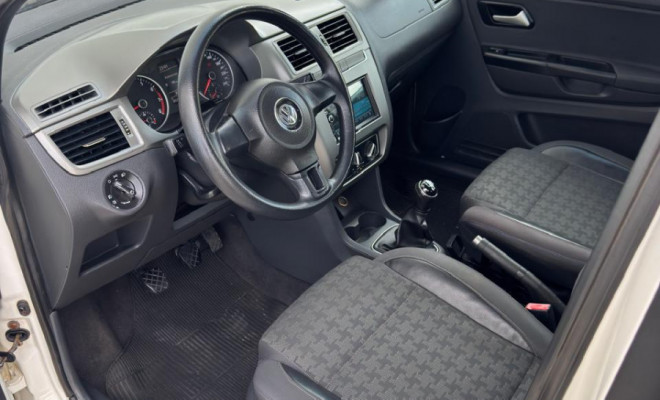 Fox Comfortline 1.6 2015 | Baixa km, completo e pronto para você-5