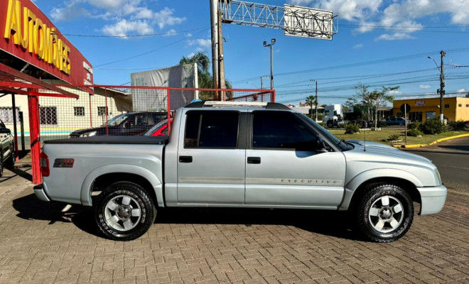 GM - Chevrolet S10 P-Up Executive 2.4 MPFI F.Power CD 2011 Flex-2