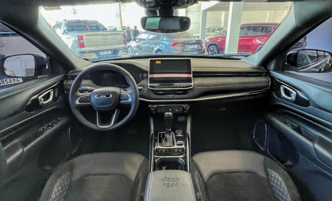 Jeep Commander Black Hurricane 2.0 4x4 TB Aut 2025 Gasolina-4