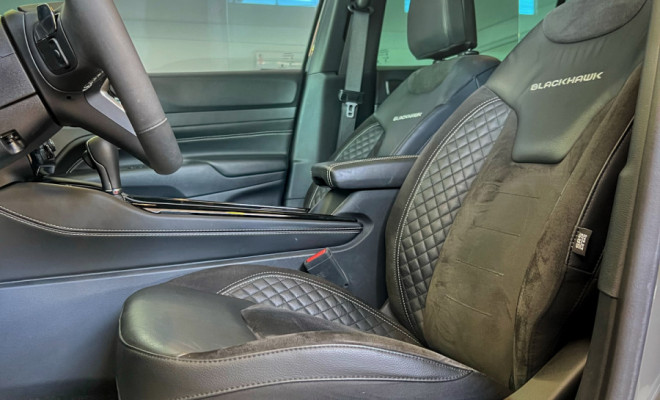 Jeep Commander Black Hurricane 2.0 4x4 TB Aut 2025 Gasolina-3