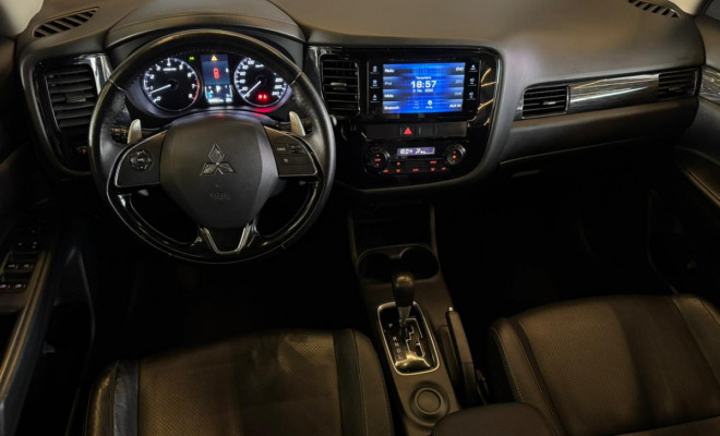 Mitsubishi OUTLANDER 2.0 16V 160cv Aut. 2016 Gasolina-19