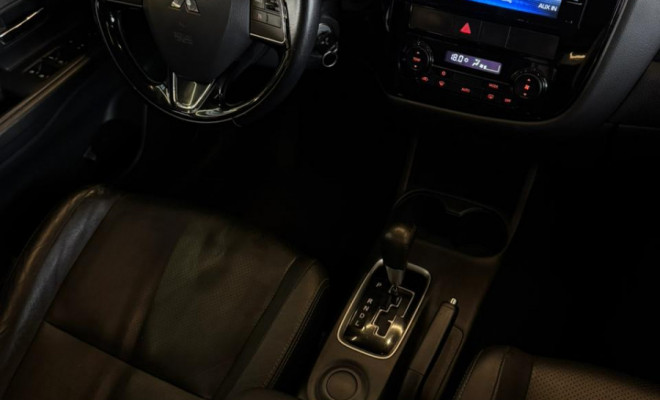 Mitsubishi OUTLANDER 2.0 16V 160cv Aut. 2016 Gasolina-21