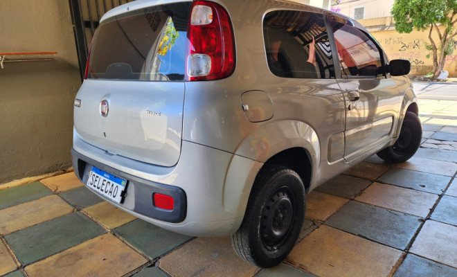 Fiat UNO VIVACE Celeb. 1.0 EVO F. Flex 8V 3p 2012 Flex-4