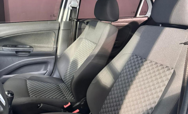 VW - VolksWagen VOYAGE Comfortline  1.0 T.Flex 8V 4p 2015 Flex-4