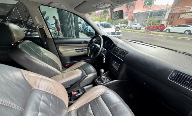 VW - VolksWagen Golf Sportline 1.6 Mi Total Flex 8V 4p 2008 Flex-8