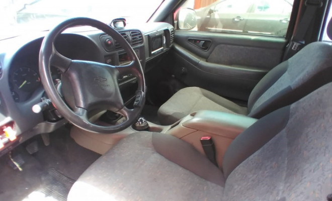 GM - Chevrolet S10 Blazer Executive 4.3 V6 2002 Gasolina-10
