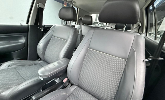 VW - VolksWagen Golf Sportline 1.6 Mi Total Flex 8V 4p 2011 Flex-11