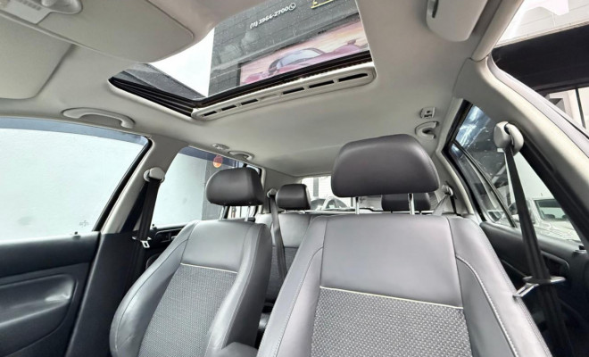 VW - VolksWagen Golf Sportline 1.6 Mi Total Flex 8V 4p 2011 Flex-3