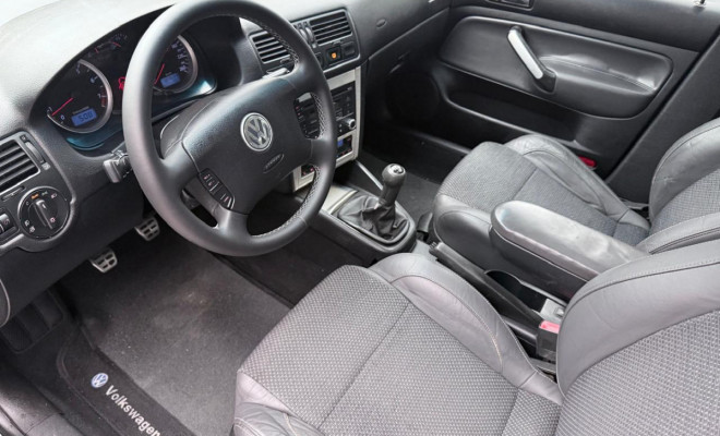 VW - VolksWagen Golf Sportline 1.6 Mi Total Flex 8V 4p 2011 Flex-0