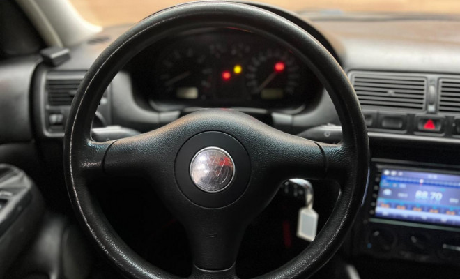 REPASSE - VW - VolksWagen Golf 1.6Mi/ 1.6Mi Gener./Black & Silver 2004 Gasolina-7