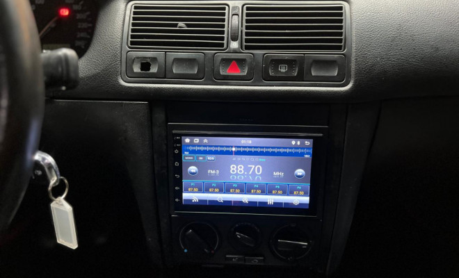 REPASSE - VW - VolksWagen Golf 1.6Mi/ 1.6Mi Gener./Black & Silver 2004 Gasolina-8