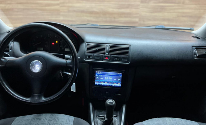 REPASSE - VW - VolksWagen Golf 1.6Mi/ 1.6Mi Gener./Black & Silver 2004 Gasolina-5