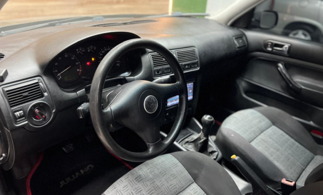 REPASSE - VW - VolksWagen Golf 1.6Mi/ 1.6Mi Gener./Black & Silver 2004 Gasolina-3