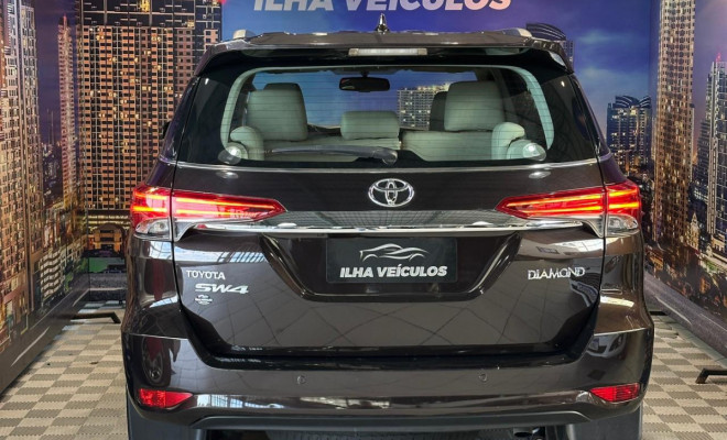 Toyota Hilux SW4 SRX 4x4 2.8 TDI 16V Dies. Aut. 2019 Diesel-15