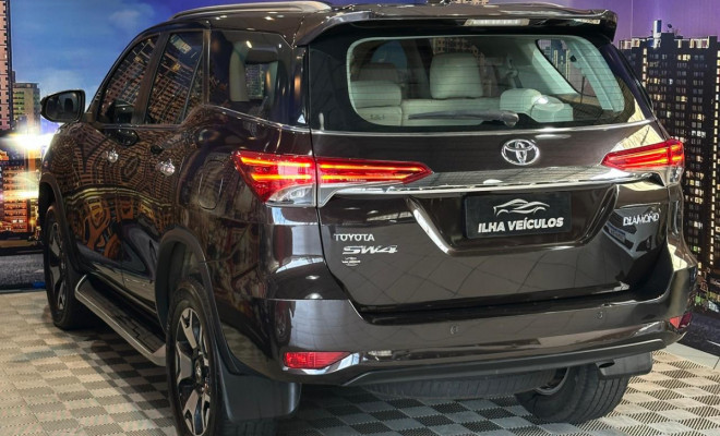 Toyota Hilux SW4 SRX 4x4 2.8 TDI 16V Dies. Aut. 2019 Diesel-16