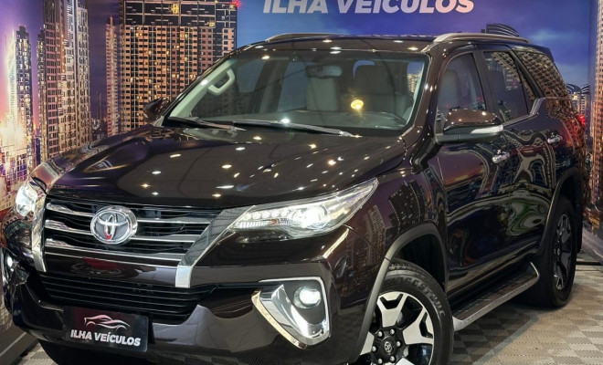 Toyota Hilux SW4 SRX 4x4 2.8 TDI 16V Dies. Aut. 2019 Diesel