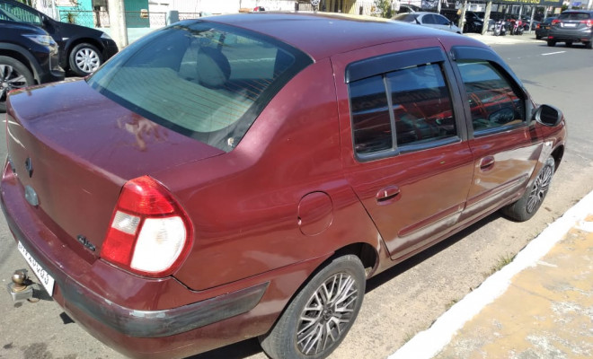 Renault Clio Sedan RN/ Expression 1.6 16V 4p 2005 Gasolina-4