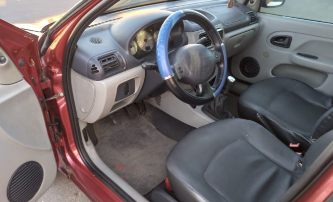 Renault Clio Sedan RN/ Expression 1.6 16V 4p 2005 Gasolina-11