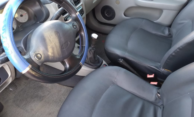 Renault Clio Sedan RN/ Expression 1.6 16V 4p 2005 Gasolina-8